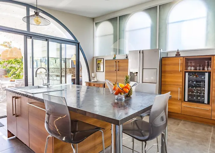 Saffron By * Villedaigne